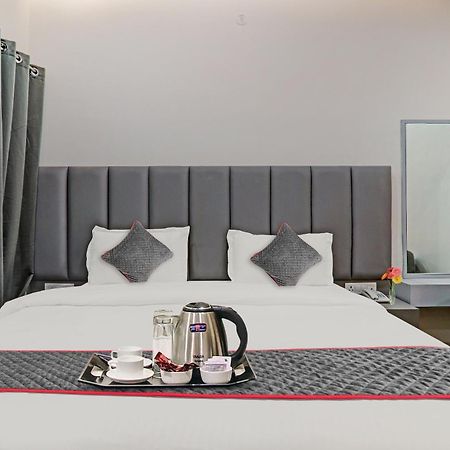 Super Townhouse Hotel Impact Chinhat Eksteriør bilde