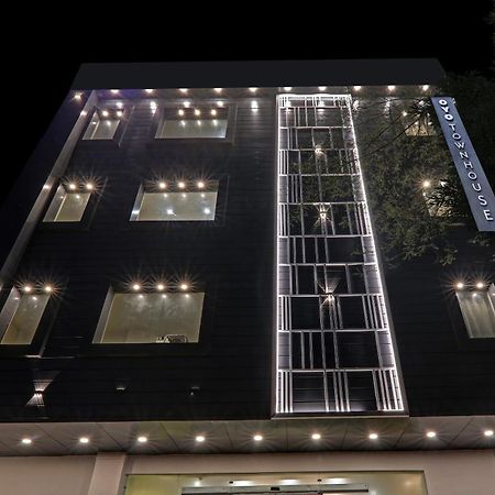 Super Townhouse Hotel Impact Chinhat Eksteriør bilde