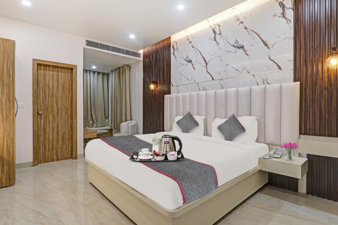 Super Townhouse Hotel Impact Chinhat Eksteriør bilde