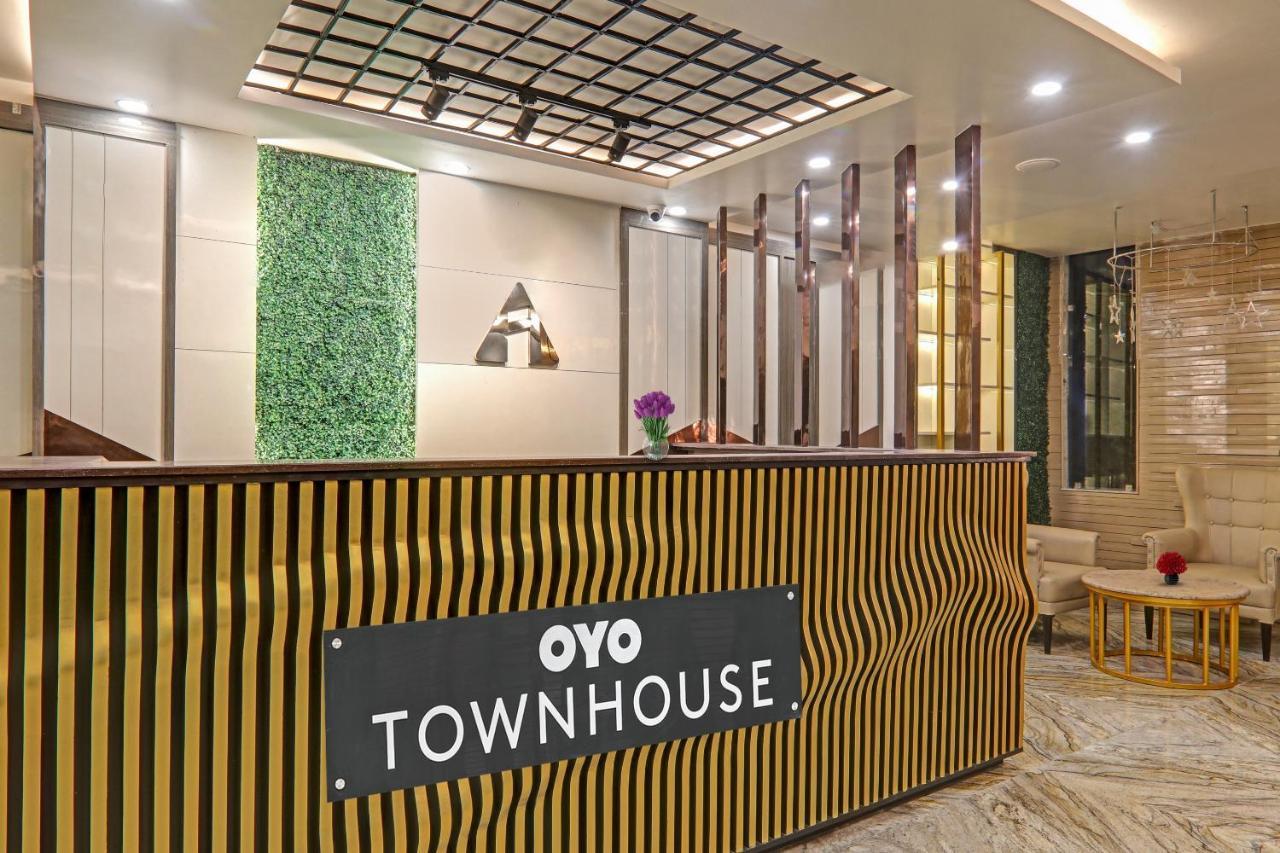 Super Townhouse Hotel Impact Chinhat Eksteriør bilde