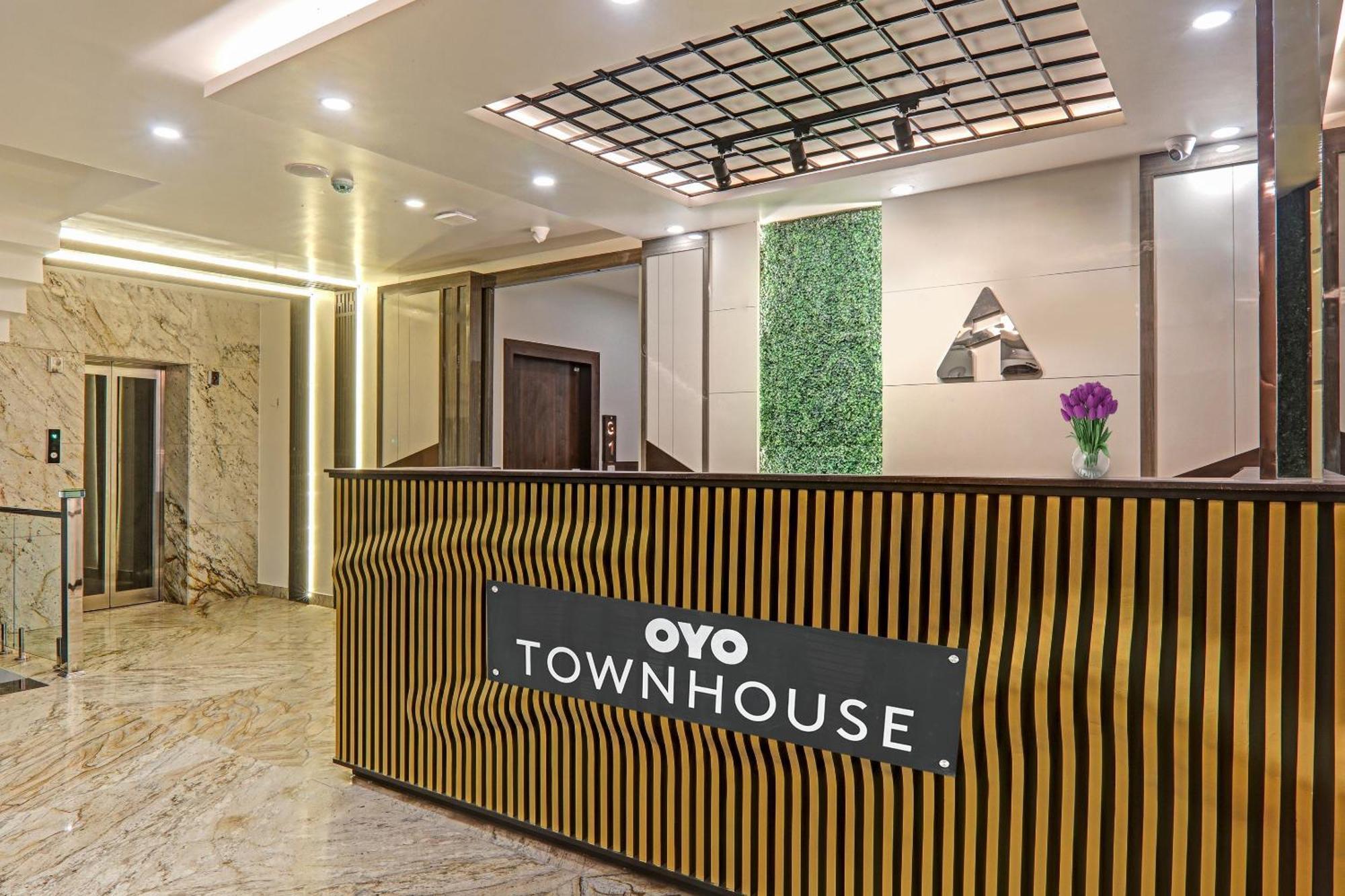 Super Townhouse Hotel Impact Chinhat Eksteriør bilde